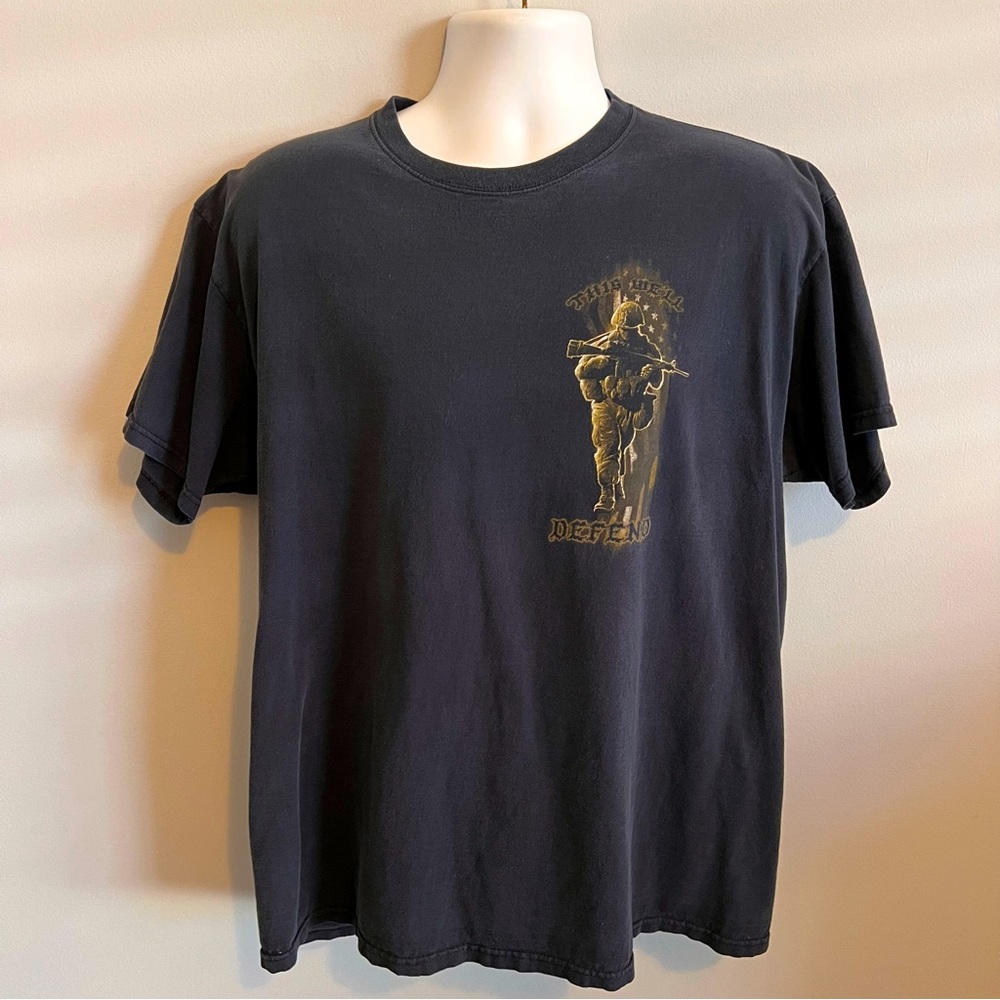 Fruit of the Loom Men's XL Black T-Shirt Tee - This We'll Defend - Graphics